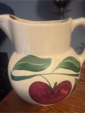 Vintage Watt Pitcher w/ Ice Lip - Apple Design - 1950's - #17 USA